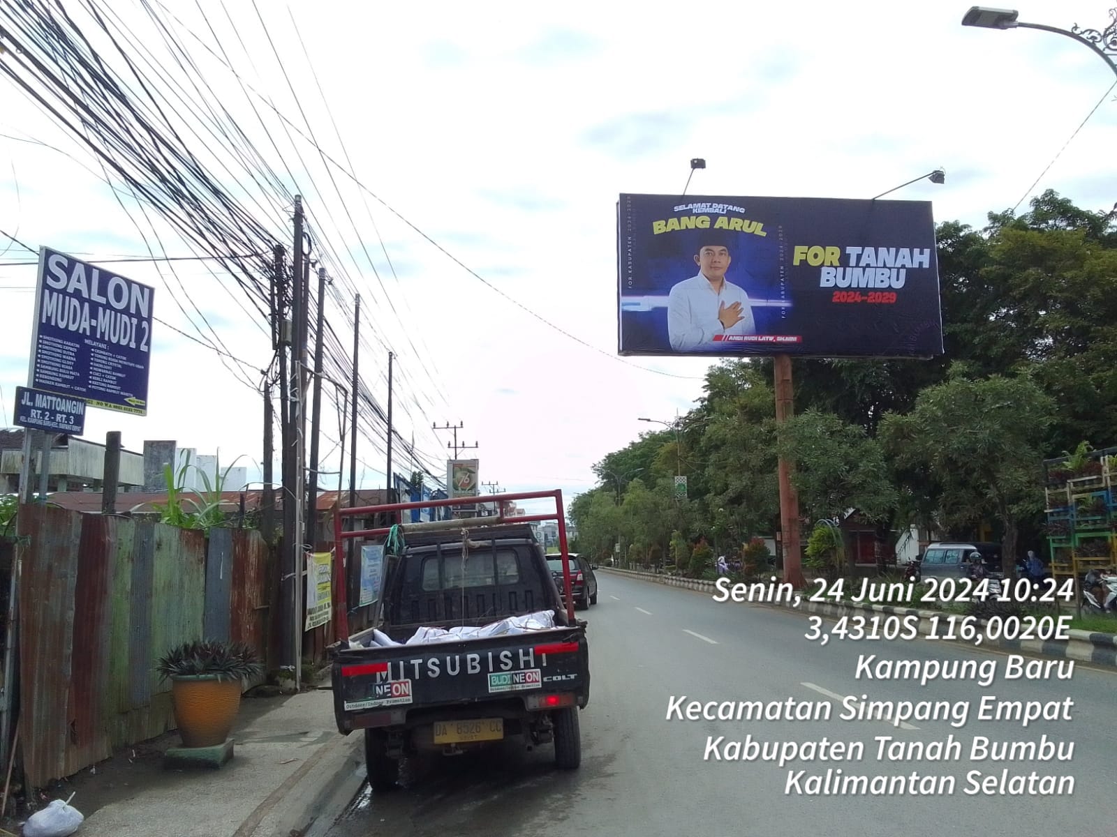 Jelang Pilkada Baliho Wabup Kotabaru Bang Arul Jadi Sorotan Warga