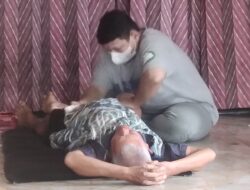 Physical Distancing,Tukang urut ‘Kumis’ Tak Layani Pengunjung Jika Suhu Badannya Panas