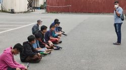 Para anak-anak pelaku pemain perang-perangan di Jalan usai ditertibkan Tim Gabungan Polres Kotabaru (Sumber foto: Satreskrim/koranbanjar.net)
