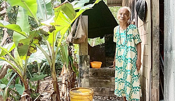 Wanita jompo, Nurmani (69), kehidupannya cukup memprihatinkan. (foto: ist)
