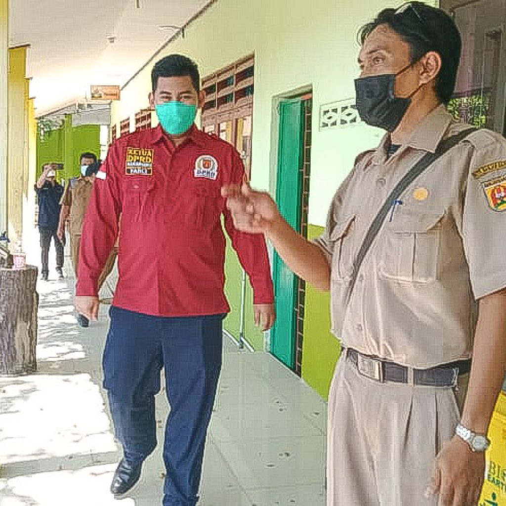 Ketua DPRD Banjarbaru Pantau Kondisi SMP di Landasan Ulin