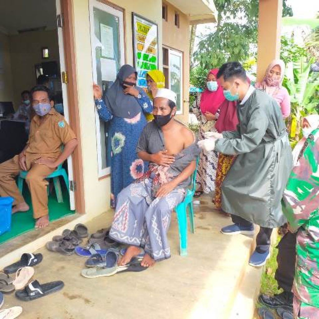 Vaksinasi Covid-19 Menyasar Warga Desa Batu Tanam