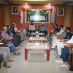 Kebersamaan Jurnalis Banjar dengan Bupati dan Kominfo Banjar. (Sumber Foto: Kominfo Banjar)