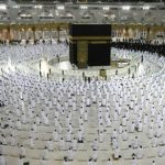 Tempat paling suci bagi umat Islam, Ka'bah di kota Mekkah pada akhir bulan Ramadan lalu (foto: dok).