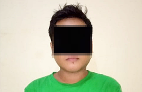 Pelaku berinisial ML (29) berbaju hijau diamankan beserta barbuk.(Foto: Polres Tanbu)