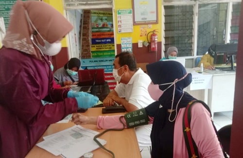 Vaksinasi Covid 19 Para Lansia di Puskesmas Banjarbaru Selatan. (Foto:Ari)