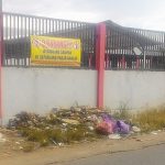 Tumpukan sampah di Jl Pintu Air Kota Martapura. (foto: koranbanjar.net)