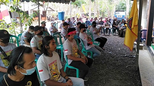 Kumpulan Dayak Meratus menggelar silaturrahmi. (foto: icah)