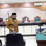 Mantan Bupati Banjar, H Khalilurrahman dihadirkan dalam sidang tipikor PD Baramarta di Pengadilan Tipikor Banjarmasin. (foto: leon)