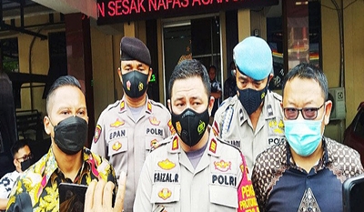 Pihak Polresta Banjarmasin melakukan jumpa pers di hadapan sejumlah awak media. (foto: yanda)