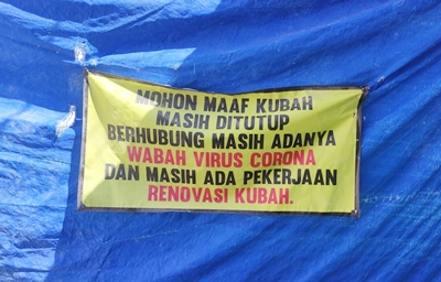 Pengumuman yang terlatak di sekitar Komplek Makam Guru Sekumpul Martapura, Kalimantan Selatan. (foto: koranbanjar,net)