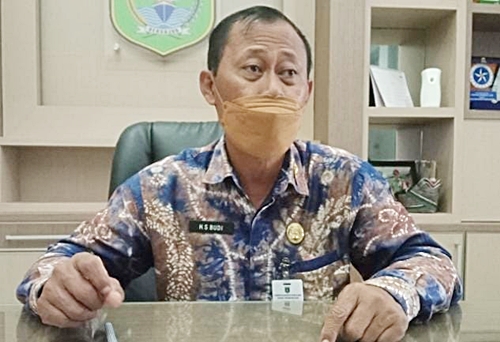 Kepala Dinas Kesehatan, Setia Budi saat ditemui di ruang kerjanya.(Foto: Diskominfo Tanbu)