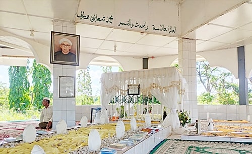 Makam KH Anang Sya'rani Arif di Desa Kampung Melayu Martapura, Kabupaten Banjar, Kalimantan Selatan. (foto: koranbanjar.net)
