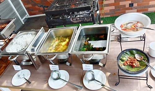 Menu makanan yang tersedia di J Lounge Hotel Roiitha Banjarbaru. (foto: koranbanjar.net)
