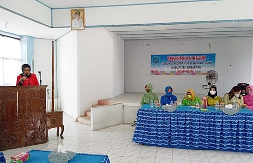 Anggota Gabungan Organisasi Wanita (GOW) Kotabaru saat melakukan pertemuan rutin (Sumber Foto: Diskominfo/koranbanjar.net)