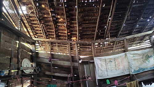 Rumah korban puting beliung berantakan di Kabupaten Batola. (foto: faqih)