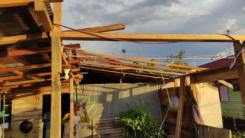 Korban melakukan perbaikan dengan biaya pribadi. (foto: faqih)