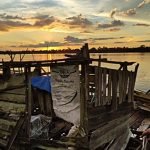 Rumah warga yang hanya tersisa kerangka setelah diterjang puting beliung di Kabupaten Batola. (foto: faqih)
