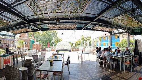 Suasana di J Lounge Hotel Roditha Banjarbaru, Kalimantan Selatan. (foto: koranbanjar.net)