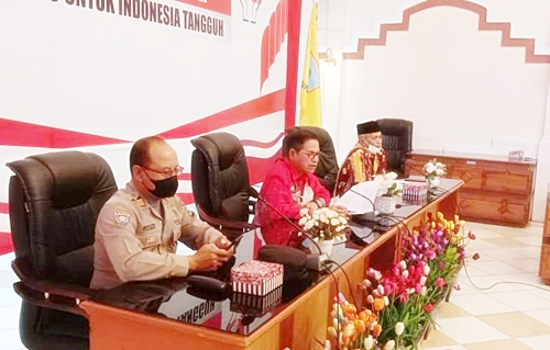 Sekdakab Kotabaru bersama Asisten Perekonomian dan Pembangunan saat memimpin Rapat persiapan Pasar Tani (Sumber Foto: cah/koranbanjar.net)