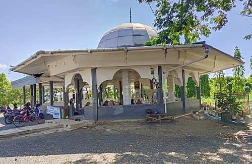 Makam KH Anang Sya'rani Arif di Desa Kampung Melayu Martapura, Kabupaten Banjar, Kalimantan Selatan. (foto: koranbanjar.net)