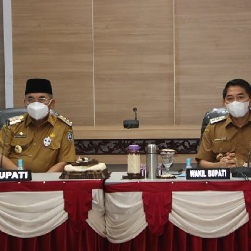 Bupati HSS Pimpin Rapat Evaluasi Penanganan Covid-19
