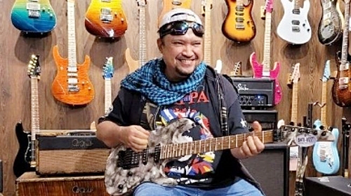 Mantan Gitaris Gigi, Aria Baron.
