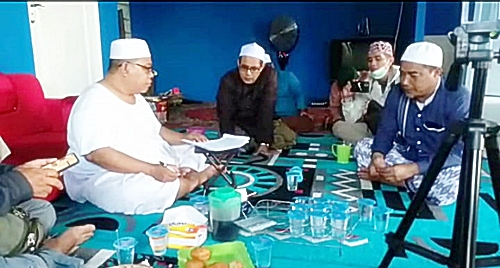 KH Shofwannoor saat diminta klarifikasi oleh DPC Rabithah Alawiyah dan guru tersebut mengakui kesalahannya.(foto: medsos)