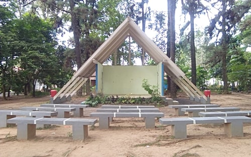 Fasilitas panggung yang tersedia di objek wisata Hutan Pinus Kota Banjarbaru, Kalimantan Selatan, (foto: koranbanjar.net)
