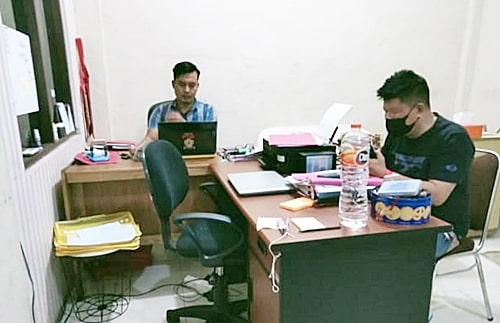Tim H2D saat menjalani pemeriksaan dari pihak kepolisian. (foto: leon)