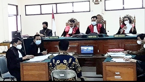 Saksi, Muhammad Pazri beberkan fakta sebenarnya kronologis kasus dugaan penipuan mantan Bupati Balangan, Ansharuddin. (foto: leon)