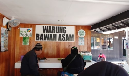Makanan khas Banjar, Warung Bawah Asam di Kecamatan Cempaka, Kota Banjarbaru, Kalimantan Selatan. (foto: koranbanjar.net)