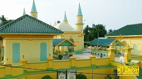 Makam Syekh Syihabuddin bin Syekh Muhammad Arsyad Al Banjari di lingkungan Masjid Raya Sultan Riau-Pulau Penyengat Tanjung Pinang. (foto: tangkapan layar dari video You Tube akun my ziarah my adventure)