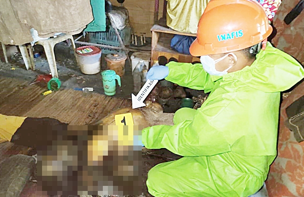 Anggota Polres Tabalong sedang melakukan olah TKP di lokasi kejadian. (foto: humas)