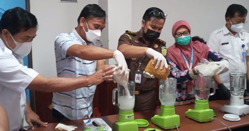 Pemusnahan barang bukti sabi di BNNP Kalsel. (foto: yanda)