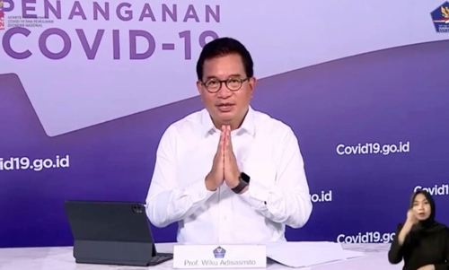 Juru Bicara Satgas Penanganan COVID-19 Prof Wiku Adisasmito dalam telekonferensi pers di Graha BNPB, Jakarta, Kamis (25/2) mengatakan pelaksanaan vaksin pada tahanan KPK sudah menjunjung tinggi aspek keadilan (Foto:VOA)