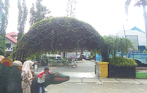 Taman Van Der Pijl di Kota Banjarbaru, Kalsel saat di siang hari. (foto: aristy)
