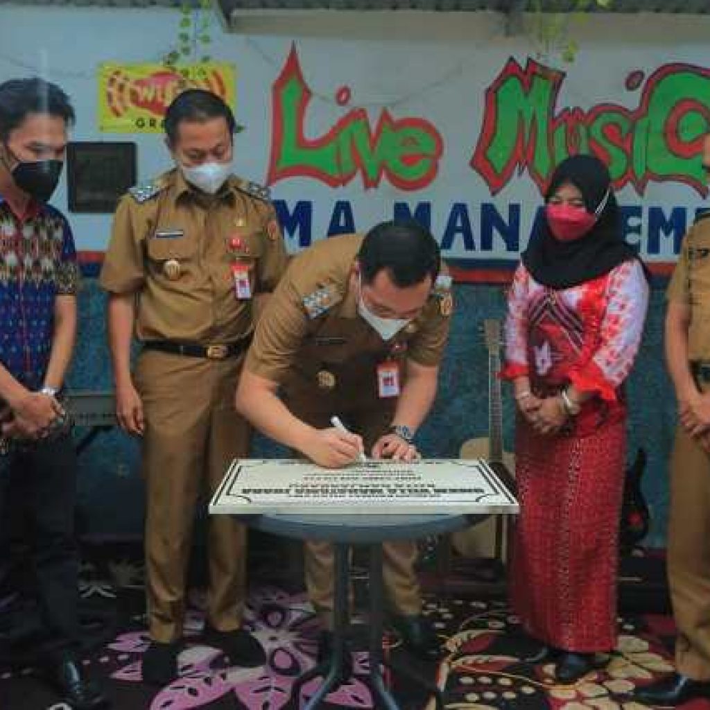 Aditya – Wartono Resmikan Kios UMKM Villa Mahatama Karya Juara