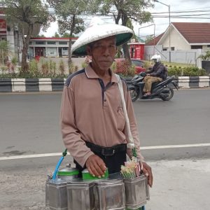 Terdampak Covid-19, Hasil Pendapatan Penjual Rambut Nenek Alami Penurunan