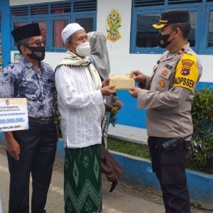 Polres Banjarbaru Serahkan Bantuan ke Ponpes Al Falah