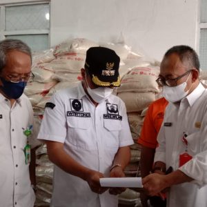 Wawali Banjarbaru Monitor Pembagian Bantuan dari Kemensos