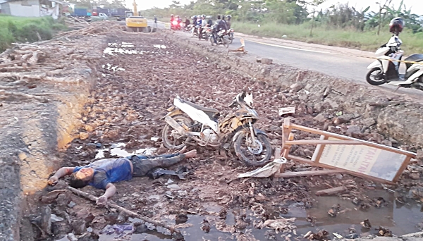 Korban kecelakaan tunggal, korban diduga dalam keadaan mabuk. (foto: leon)