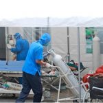 Seorang petugas medis mendorong tangki oksigen yang akan digunakan untuk merawat pasien di tenda darurat yang didirikan untuk menampung lonjakan kasus COVID-19, di RSUP Dr Sardjito Yogyakarta, Minggu, 4 Juli 2021. (AP Photo/Kalandra)