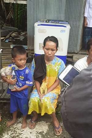 Orangtua korban Aulia Hasanah, Ilyana. (foto: yanda)