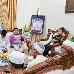Sultan Banjar H Khairul Saleh ketika bersilaturrahmi bersama warga Banjar di Provinsi Kepro, Riau. (foto: ist)