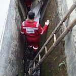 Penemuan mayat di selokan RSUD Wonosari, Sabtu (3/7/2021). (Kontributor / Julianto)
