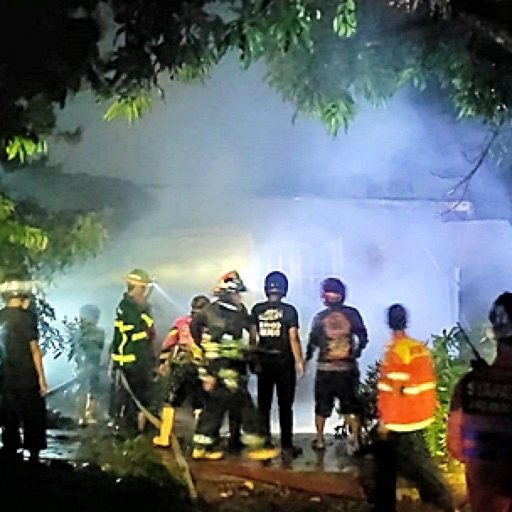Update, Kebakaran di Gang Famili Hanguskan Tiga Rumah, Warga; Terdengar Ledakan