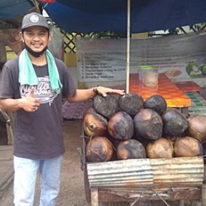 Kelapa Bakar Bisa Menjadi Obat Terapi, Begini Khasiatnya