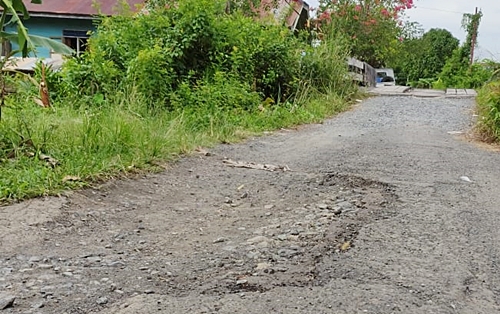 Kerusakan jalan di Desa Bagus, Batola. (foto: faqih)