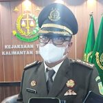 Asisten Tindak Pidana Khusus (Aspidsus) Kejati Kalsel, Dwi Prihartono SH MH saat wawancara dengan awak media, Kamis, 22 Juli 2021. (foto: leon)